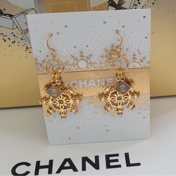 Chanel - Picture 2 of 11